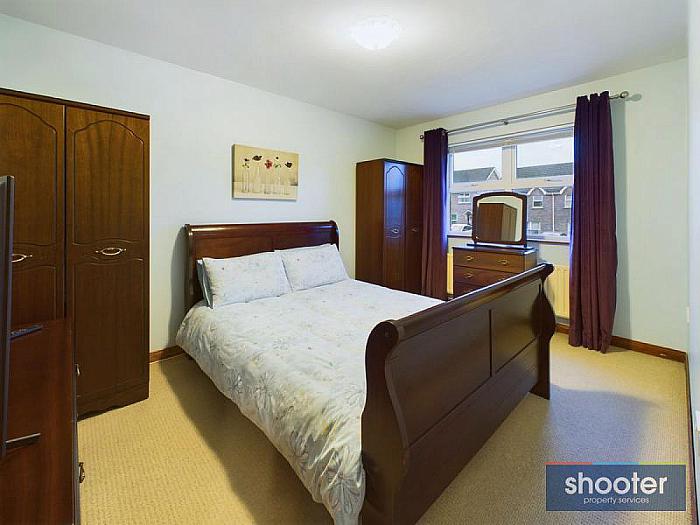 12 Bracken Grove
