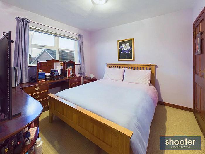 12 Bracken Grove