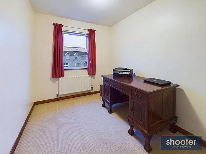 12 Bracken Grove