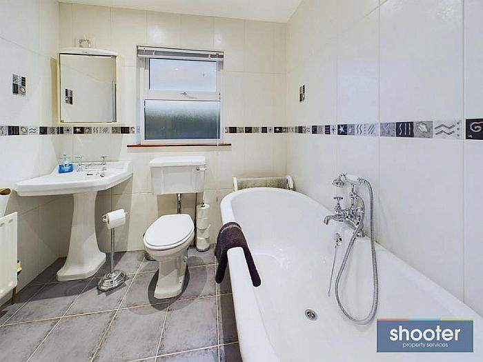 12 Bracken Grove