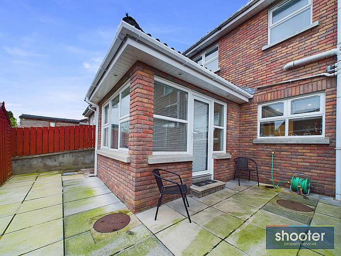 12 Bracken Grove
