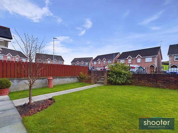 12 Bracken Grove