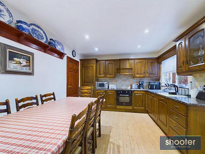 12 Bracken Grove