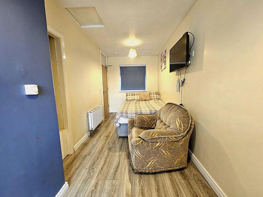 Flat 2 1A Church Square