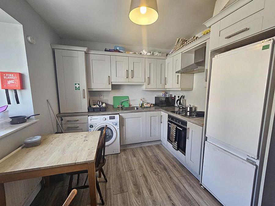 Flat 2 1A Church Square