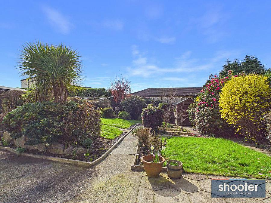 4 Beechmount Park