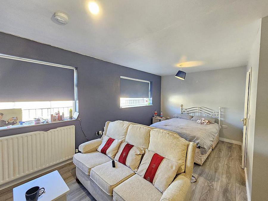 1 & 1A Church Square