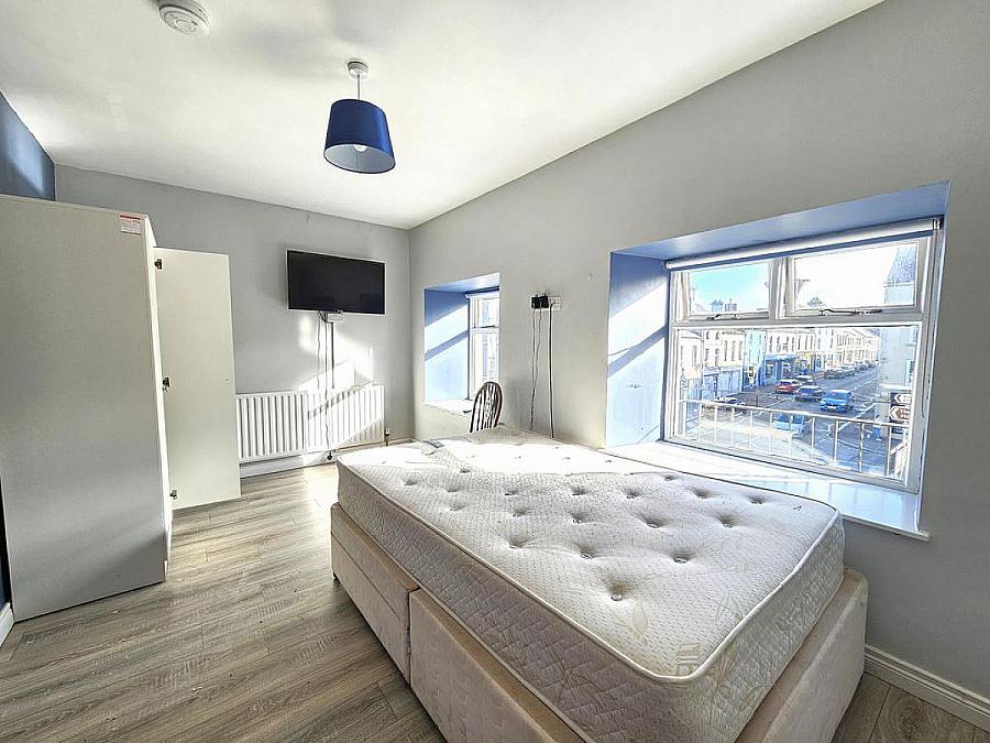 1 & 1A Church Square