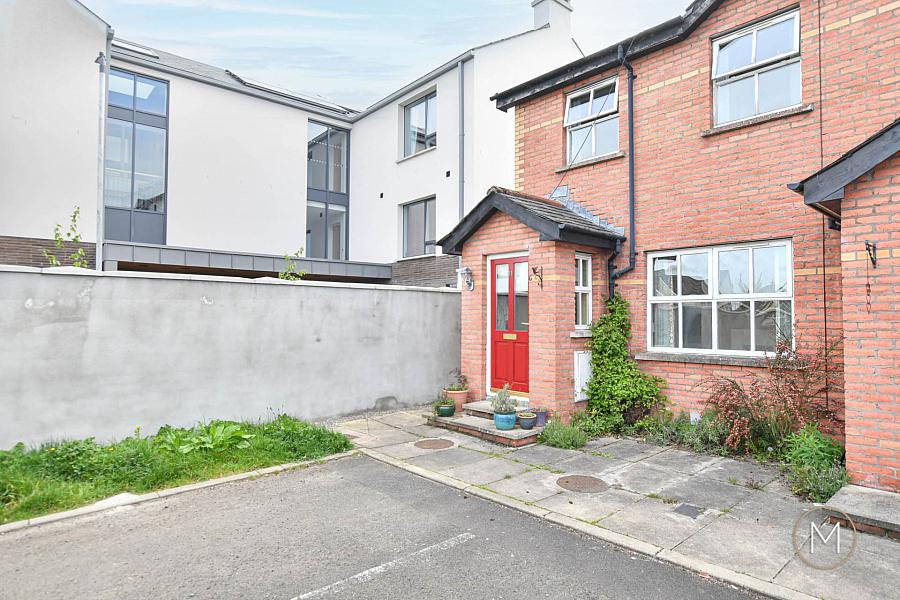 11 Riverside Mews