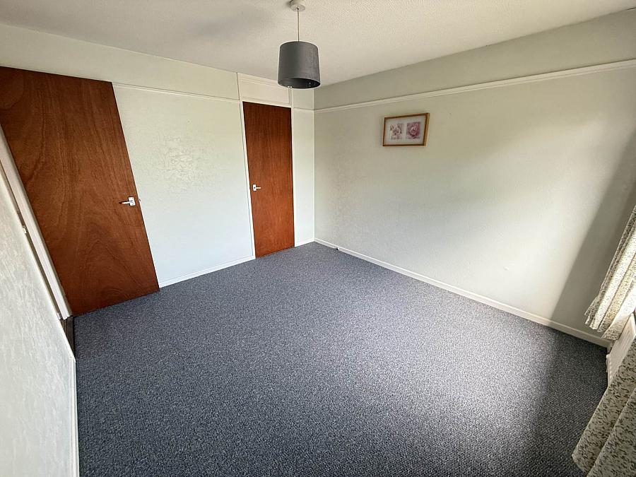 33 Coolsythe Walk