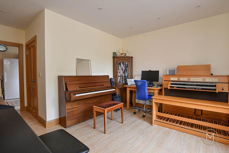 4 Nursery Grove