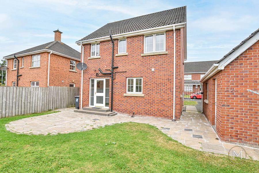 5 Carnbeg Avenue