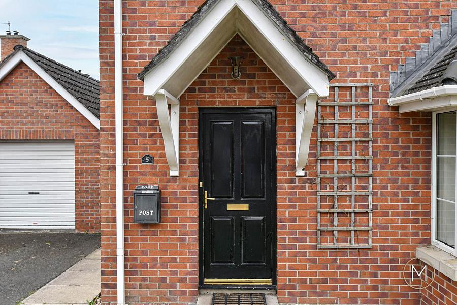 5 Carnbeg Avenue