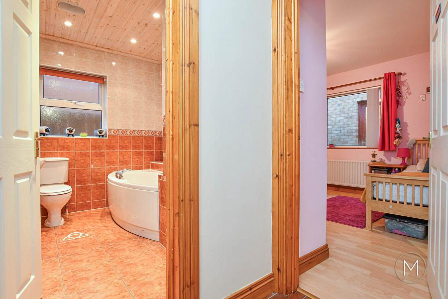 16 Laurelvale