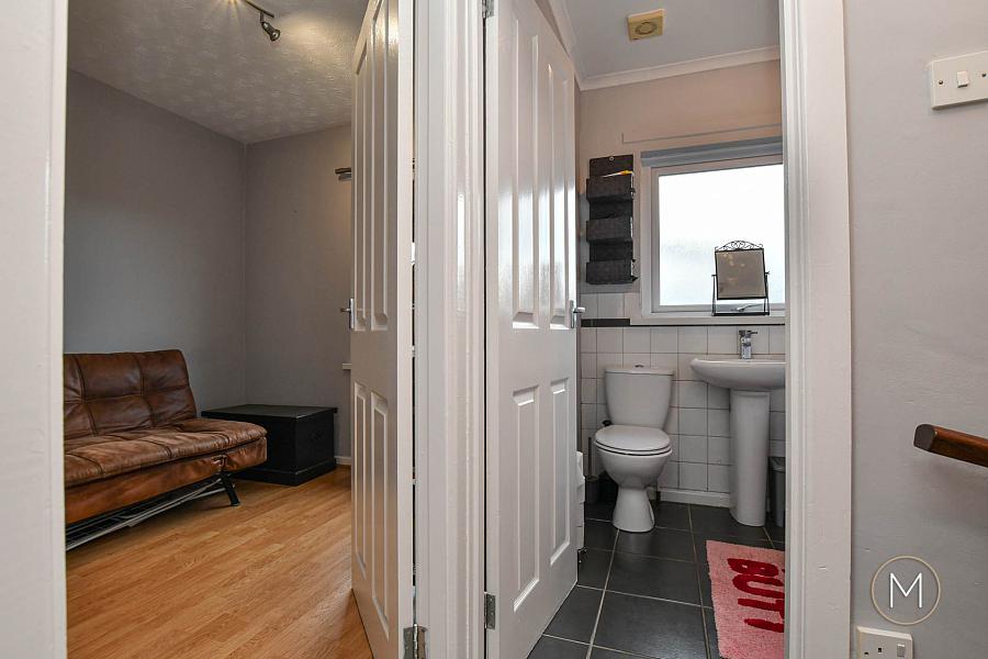 32 Menin Road