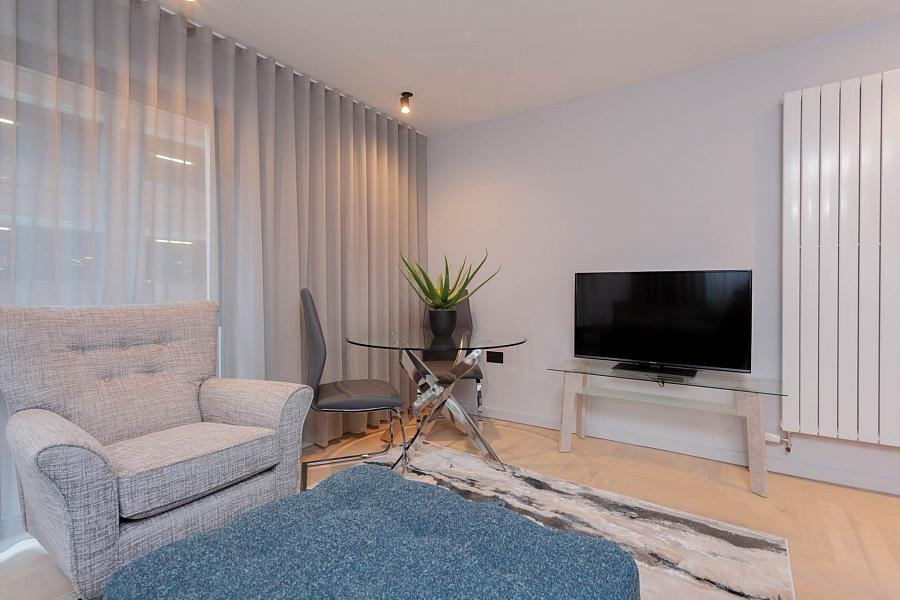 Apt 6 Fx Montgomery Street