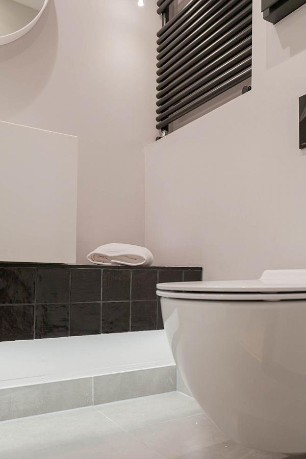 Apt 6 Fx Montgomery Street