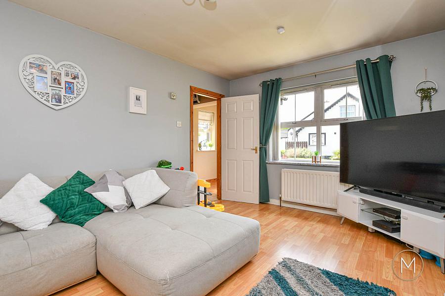 8 Greenvale Manor