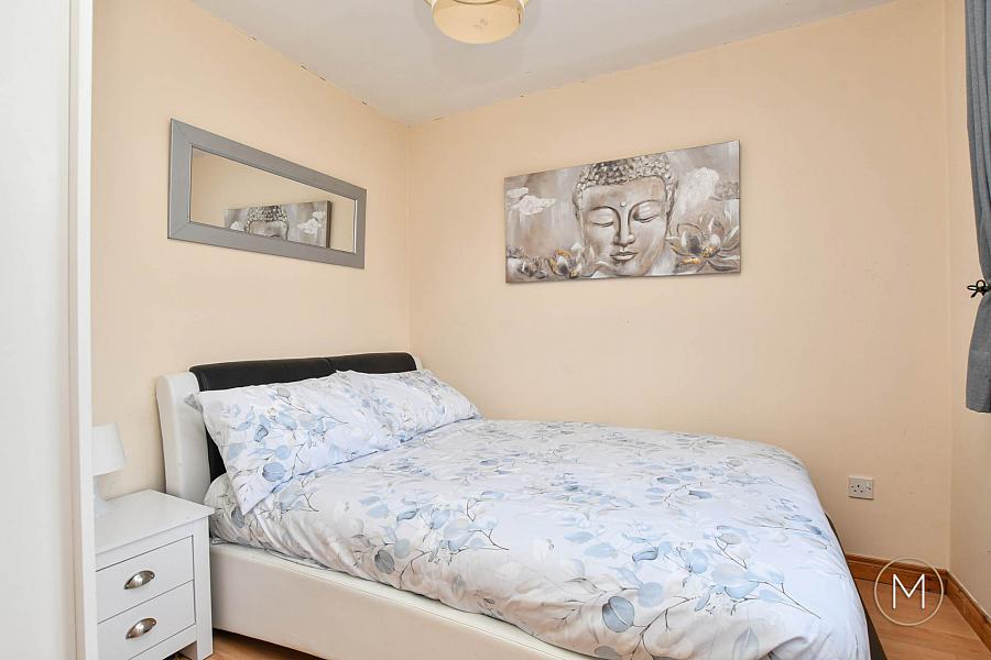 8 Greenvale Manor