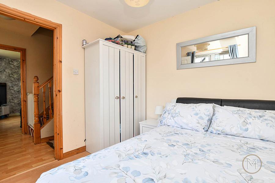 8 Greenvale Manor
