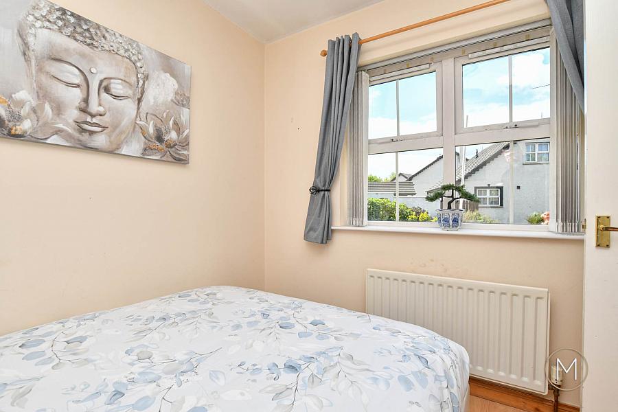 8 Greenvale Manor