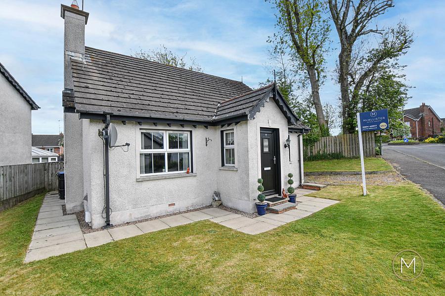8 Greenvale Manor