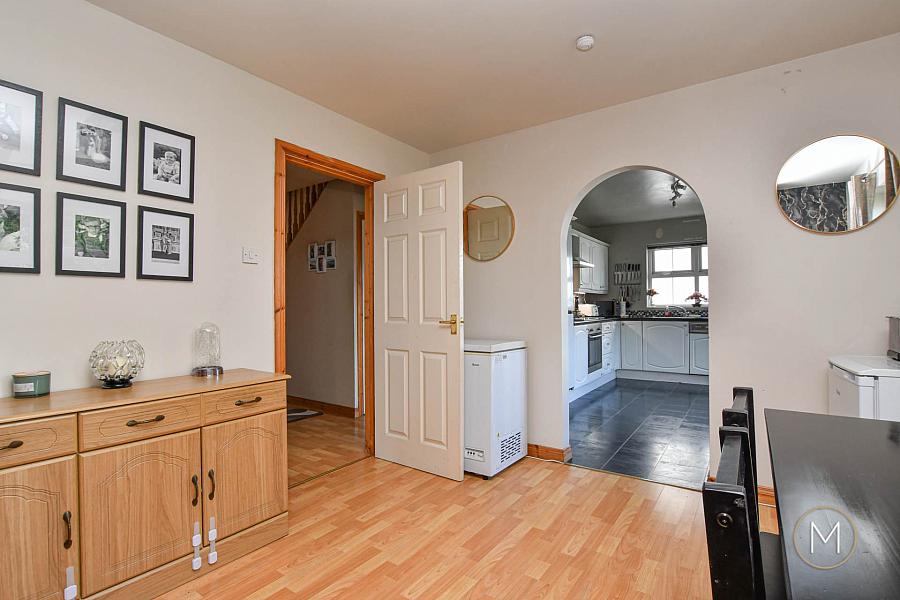 8 Greenvale Manor