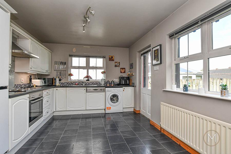 8 Greenvale Manor