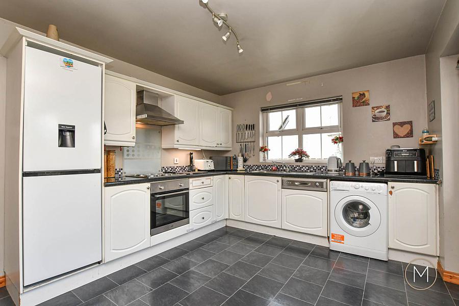 8 Greenvale Manor