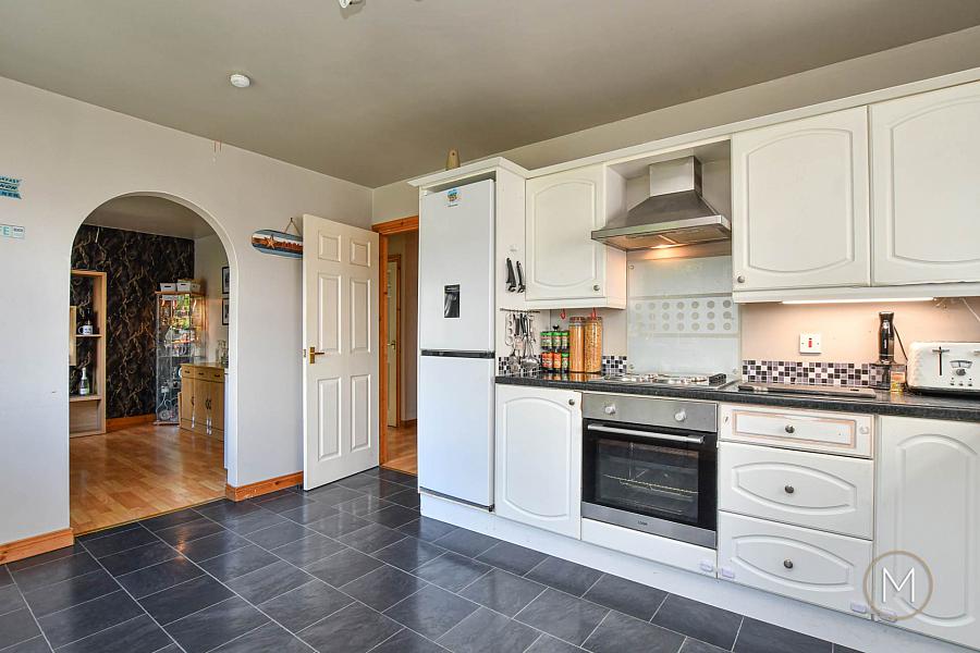 8 Greenvale Manor