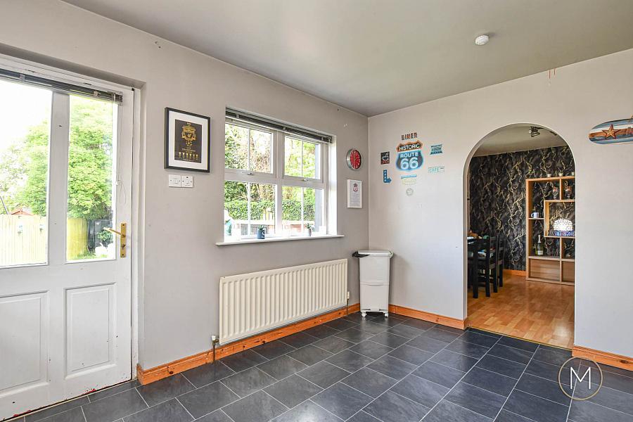 8 Greenvale Manor