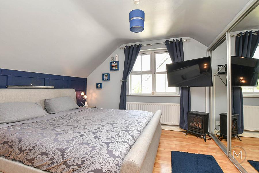 8 Greenvale Manor