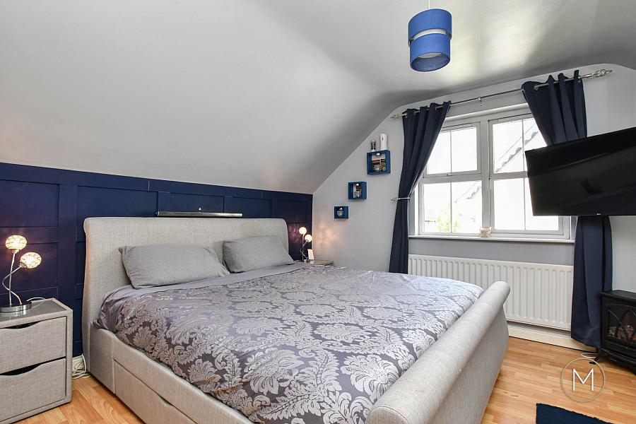 8 Greenvale Manor