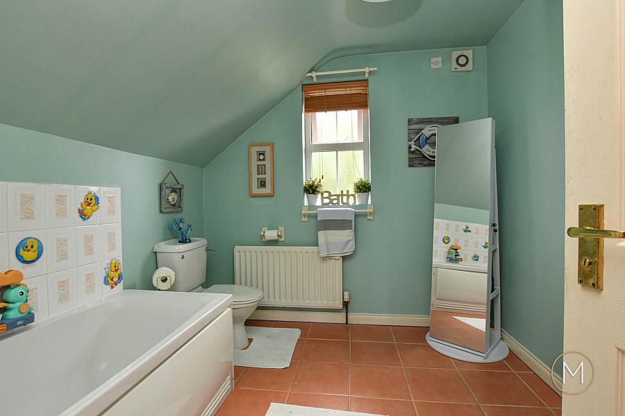 8 Greenvale Manor