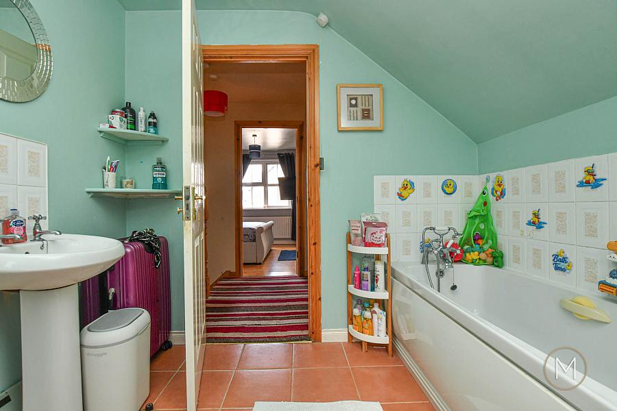 8 Greenvale Manor