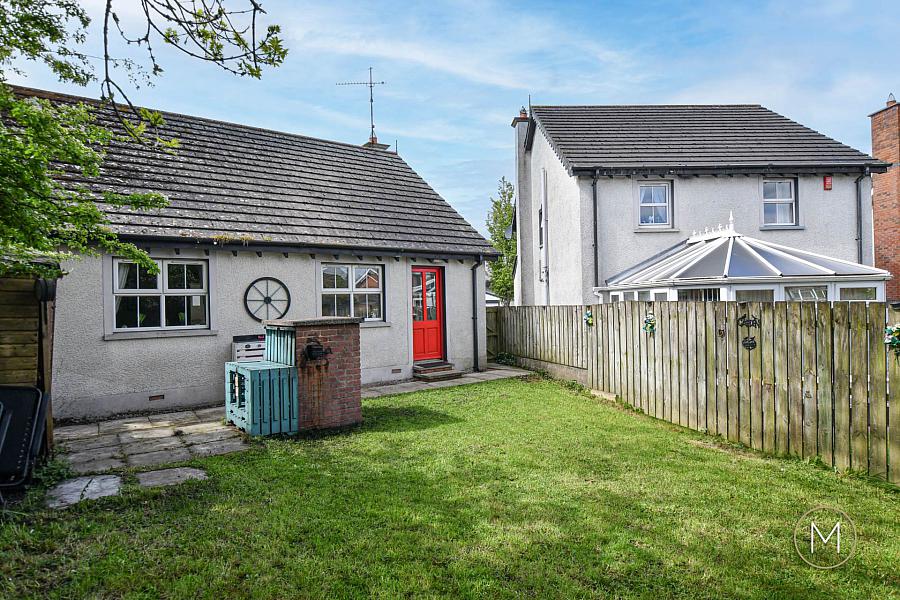8 Greenvale Manor