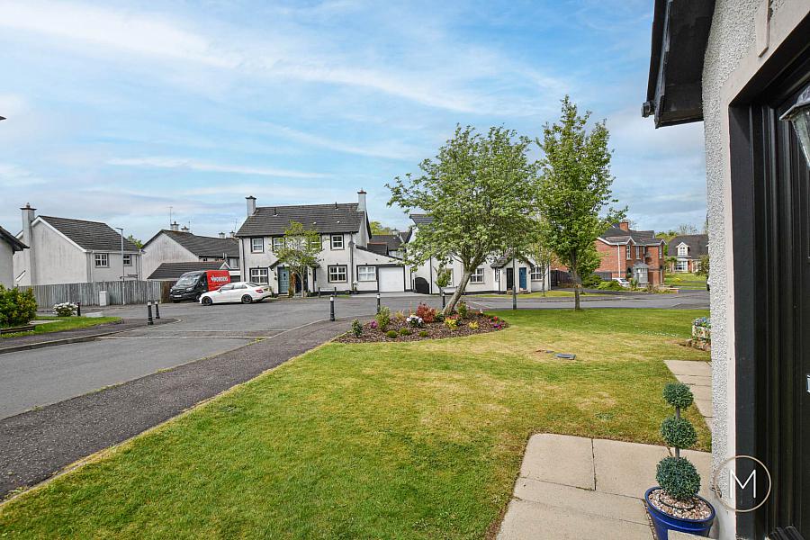 8 Greenvale Manor