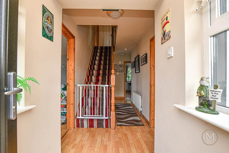 8 Greenvale Manor