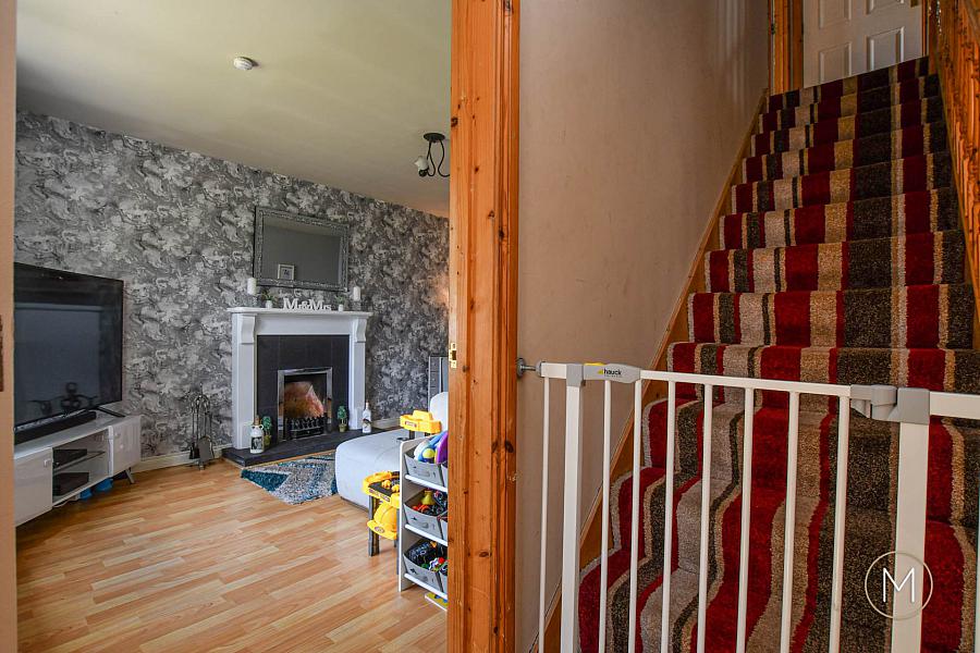 8 Greenvale Manor