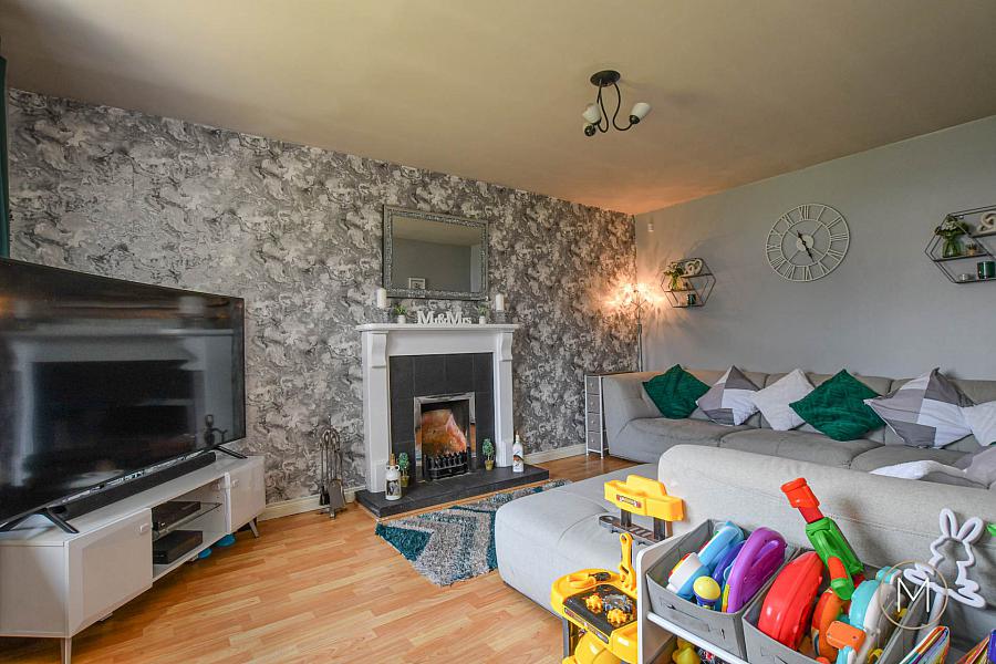 8 Greenvale Manor
