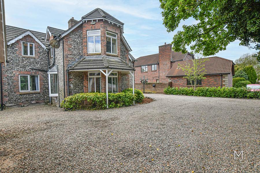 113 Belfast Road