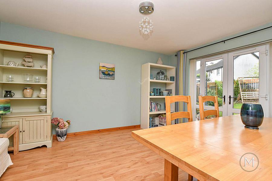 11 Greenvale Manor