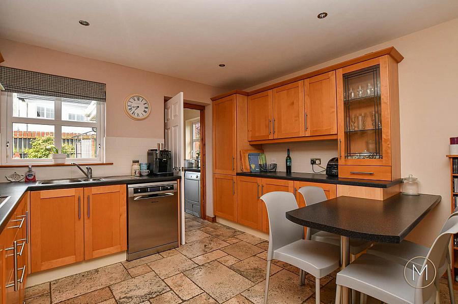 11 Greenvale Manor