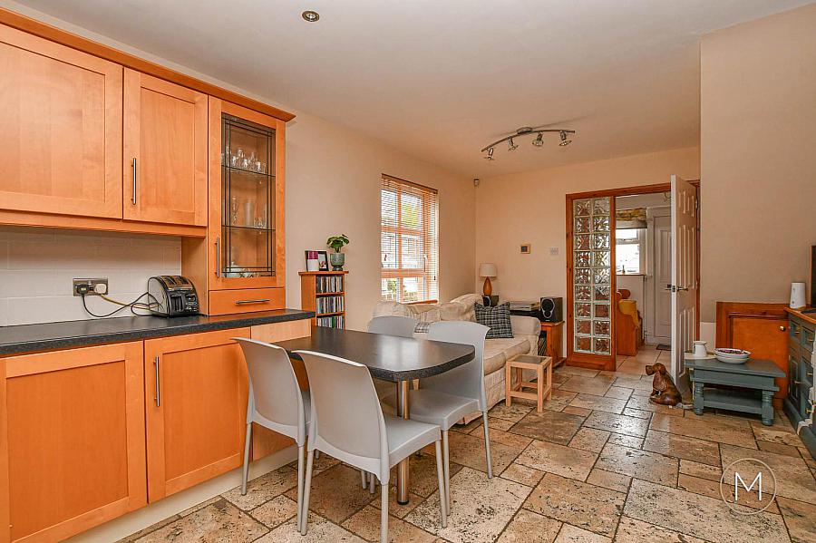11 Greenvale Manor
