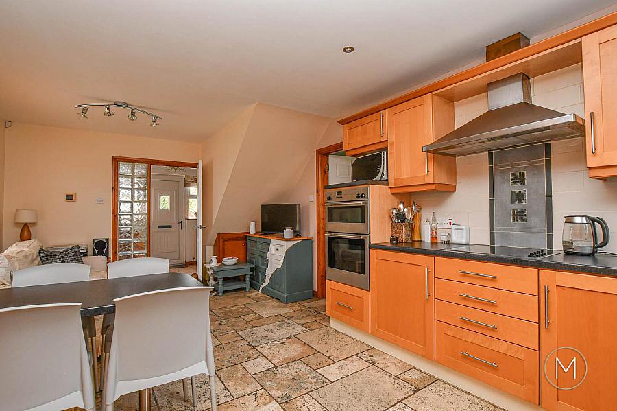 11 Greenvale Manor