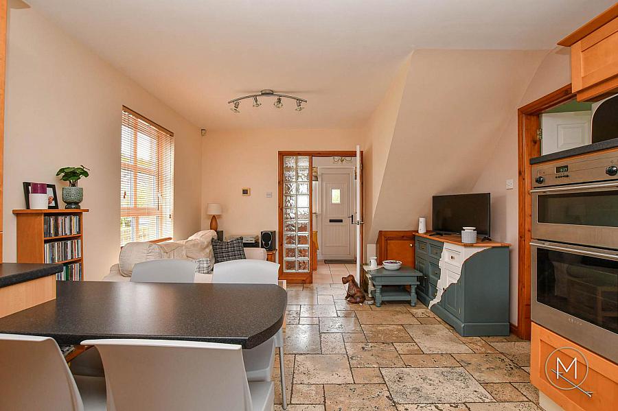 11 Greenvale Manor