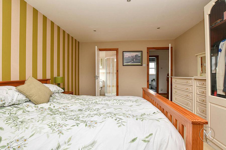 11 Greenvale Manor
