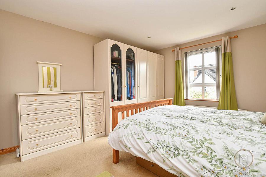 11 Greenvale Manor