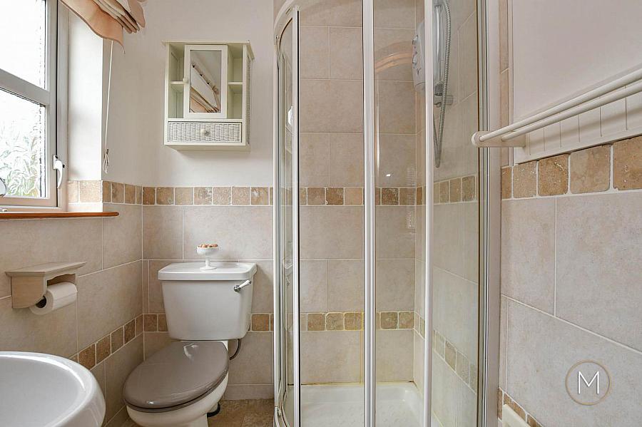 11 Greenvale Manor
