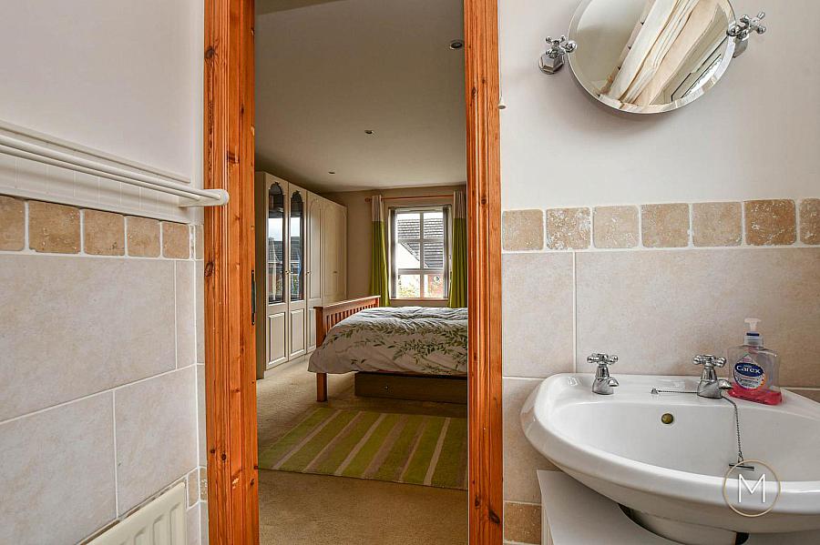 11 Greenvale Manor